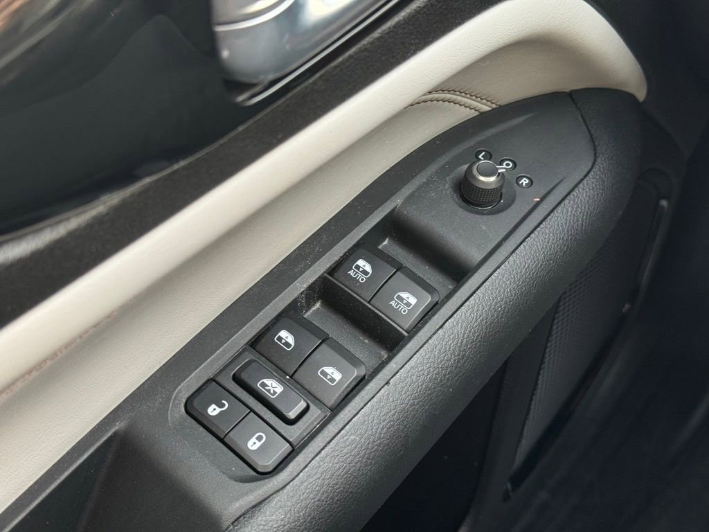 Used 2025 Jeep Compass Limited image 31