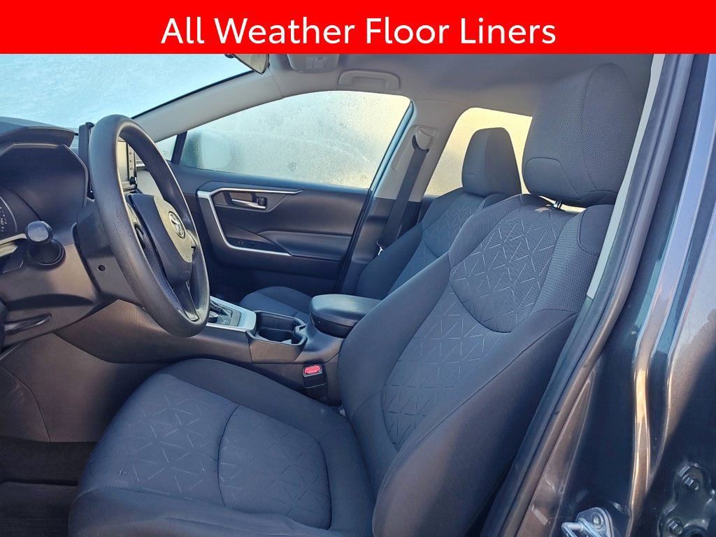 Used 2021 Toyota RAV4 XLE AWD/4WD image 6