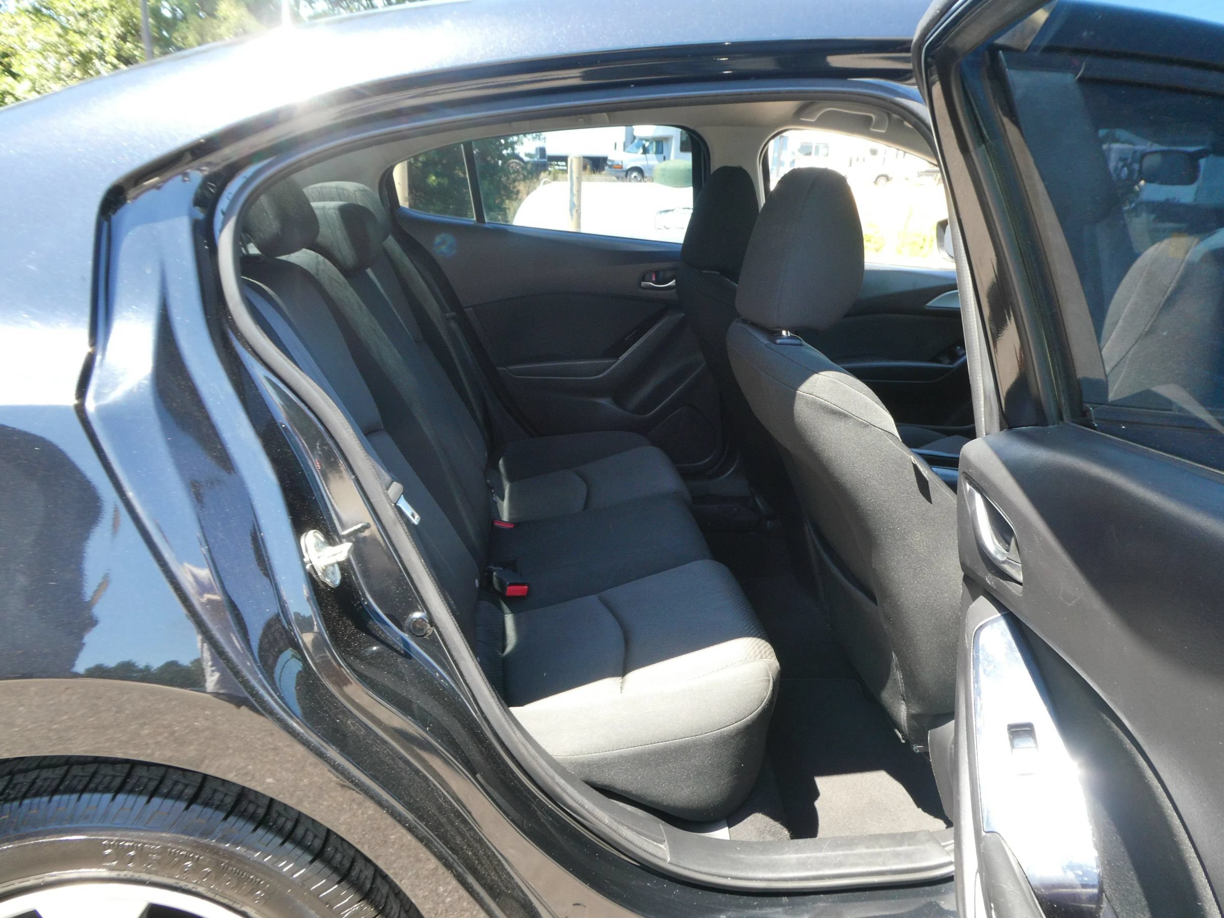 Used 2017 MAZDA MAZDA3 Sport FWD image 25