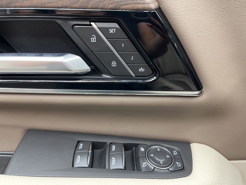 New 2026 GMC Yukon Denali w/ Denali Reserve Package AWD/4WD image 9
