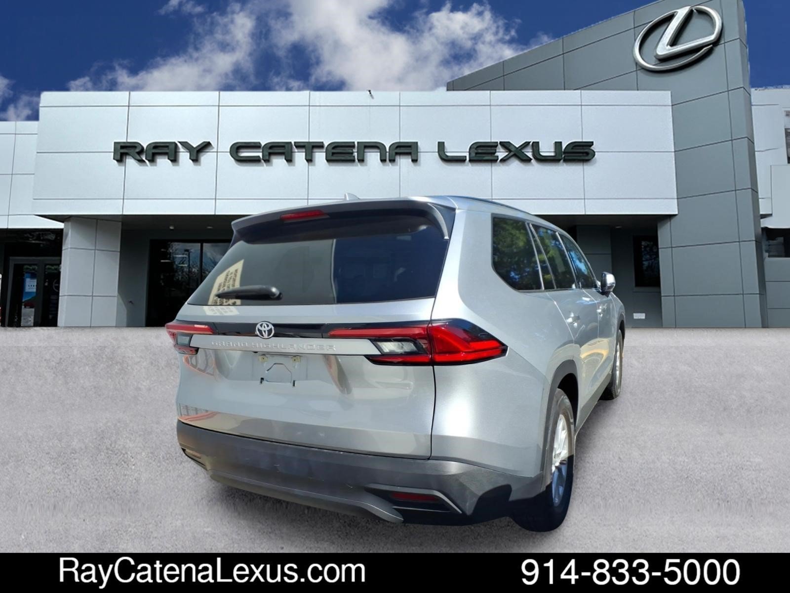 Used 2024 Toyota Grand Highlander AWD image 3