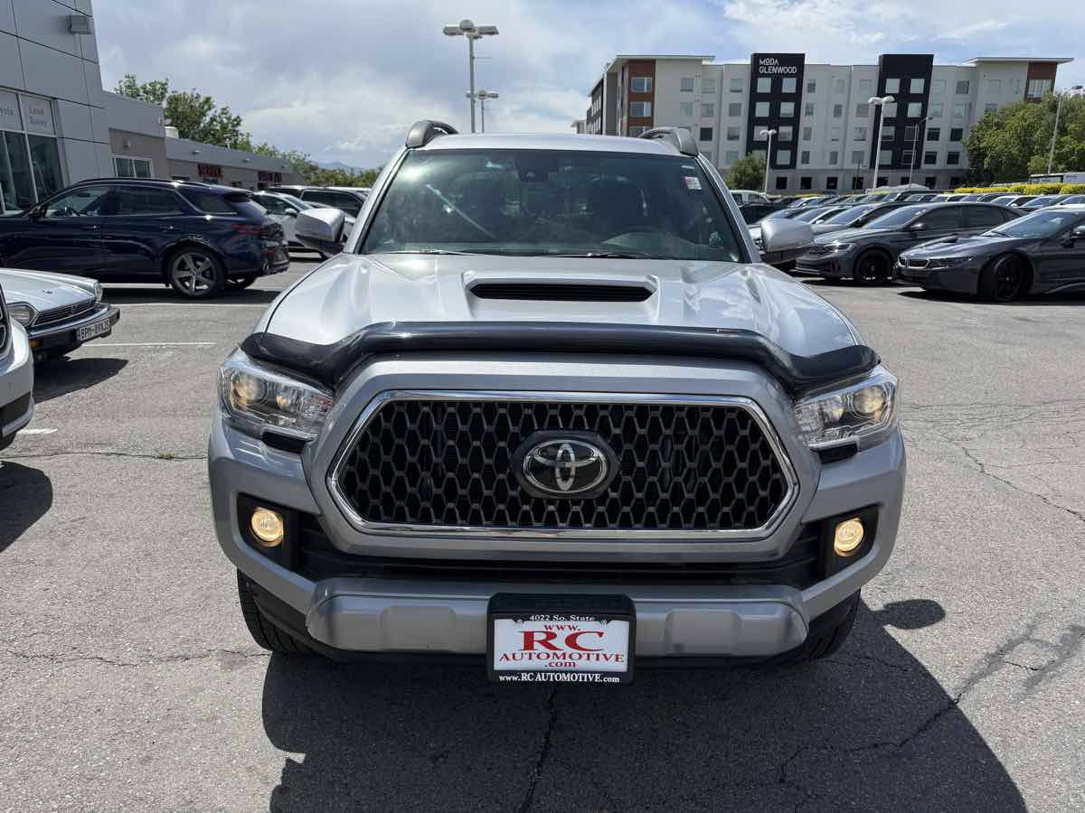 Used 2019 Toyota Tacoma TRD Sport AWD/4WD image 3