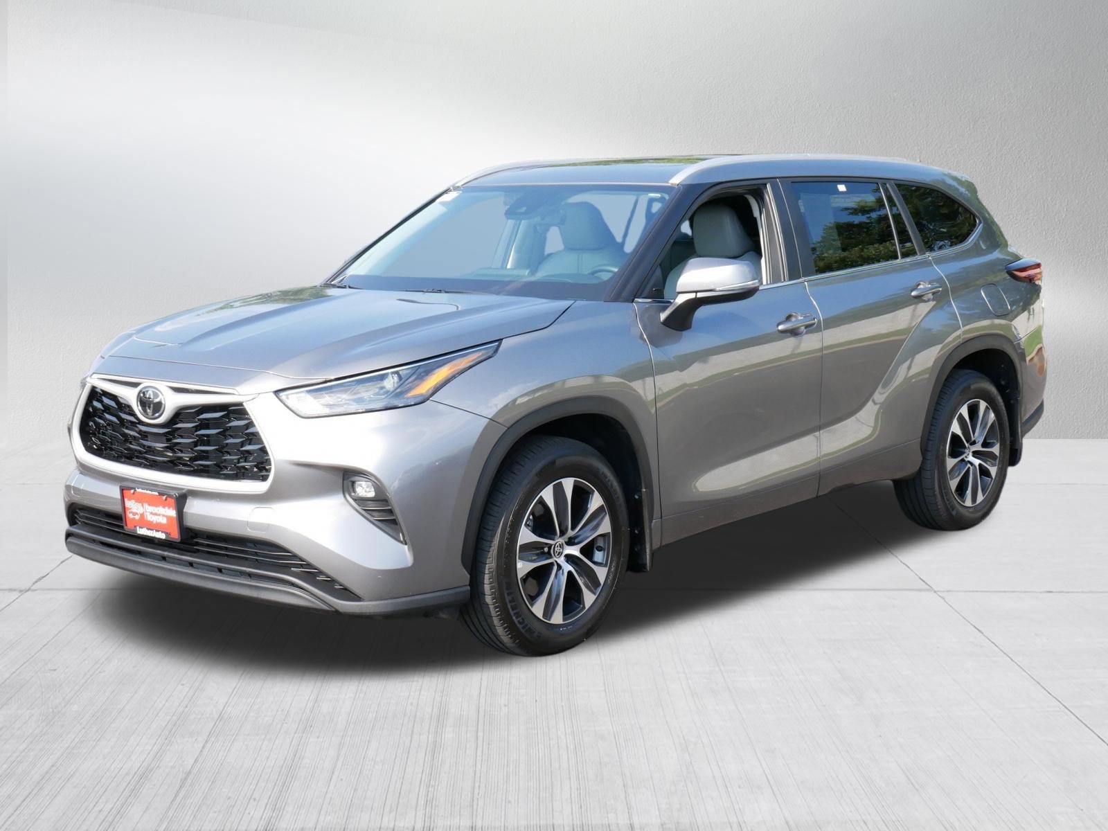 Certified 2026 Toyota Highlander XLE AWD/4WD image 3