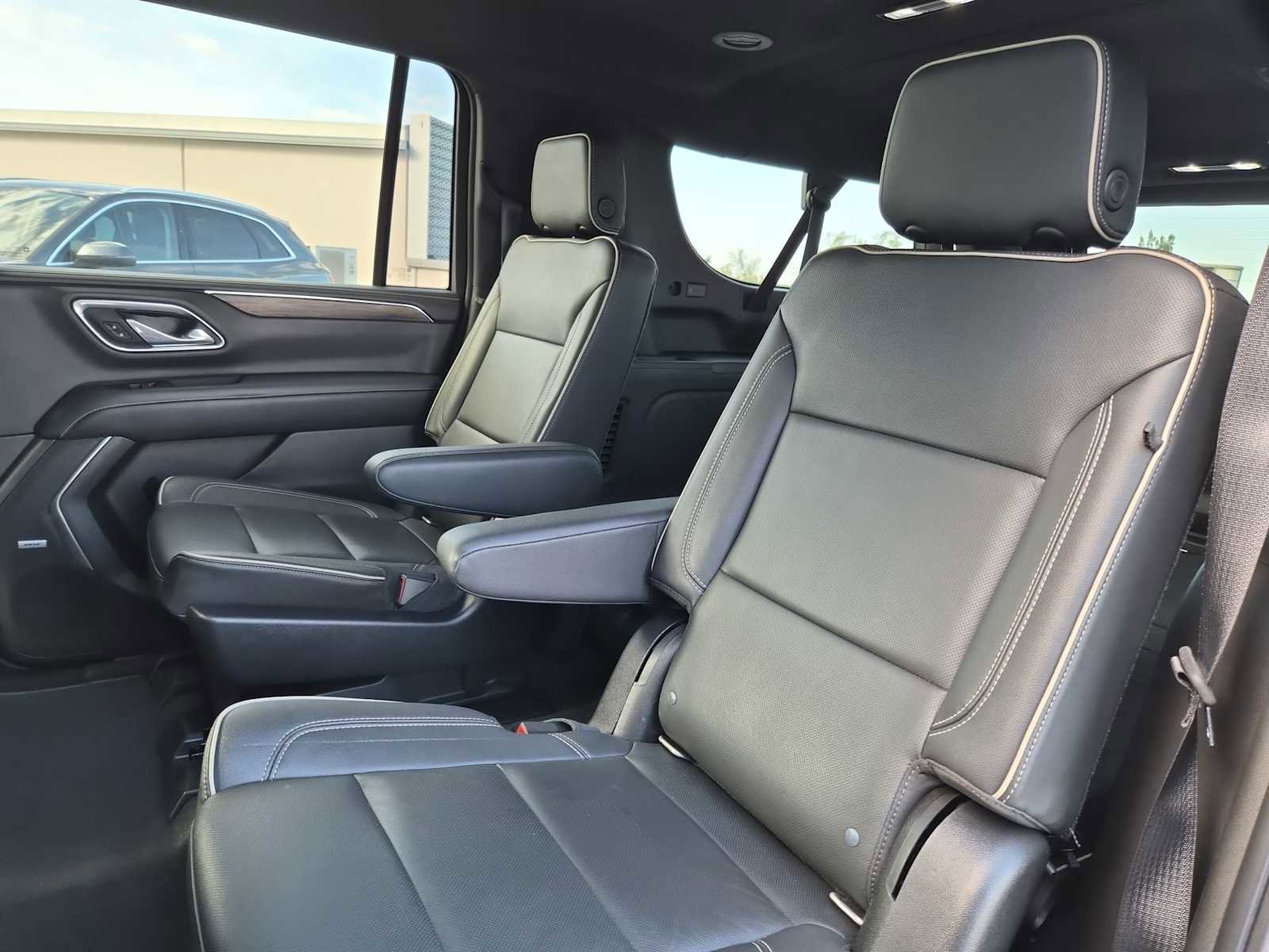 Used 2021 Chevrolet Suburban Premier image 18