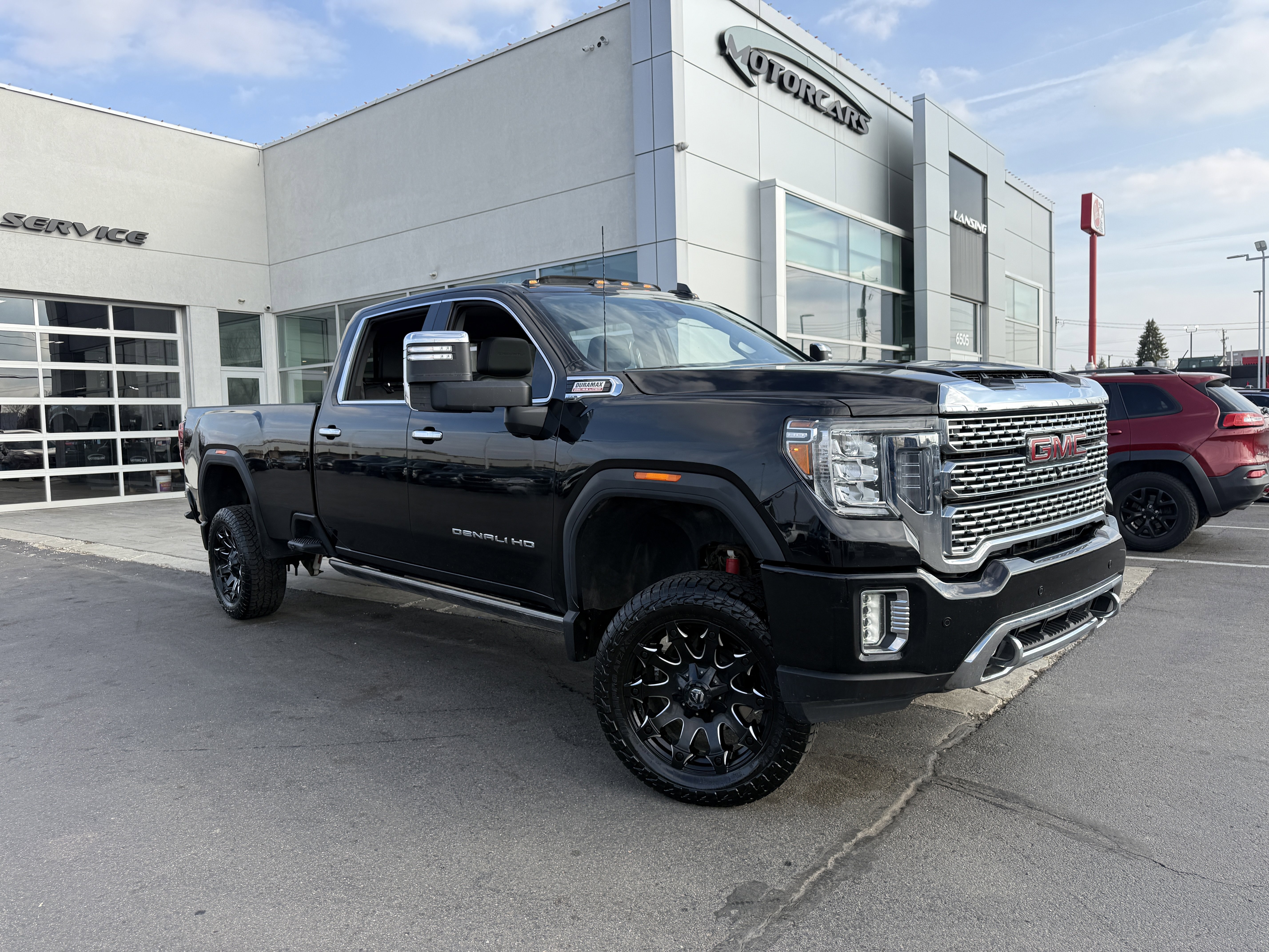 Used 2023 GMC Sierra 2500 Denali w/ Denali Black Diamond Edition AWD/4WD image 8