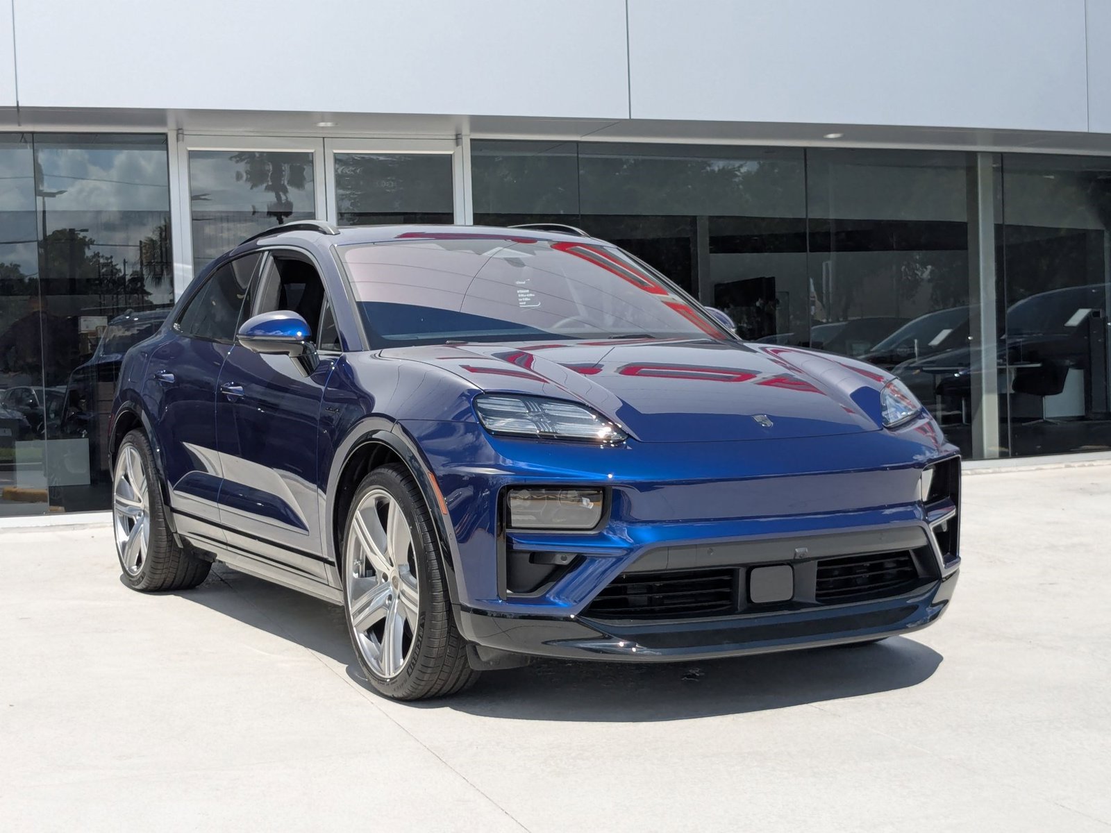 New 2025 Porsche Macan Turbo Electric AWD/4WD image 7