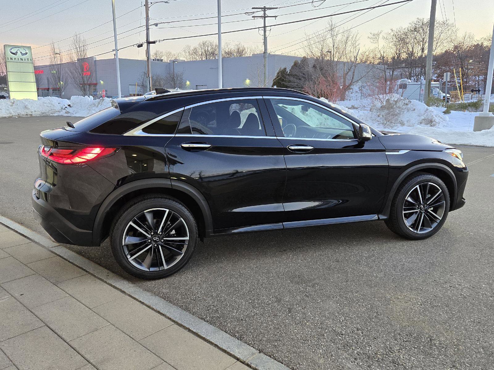 Certified 2025 INFINITI QX55 Essential image 12