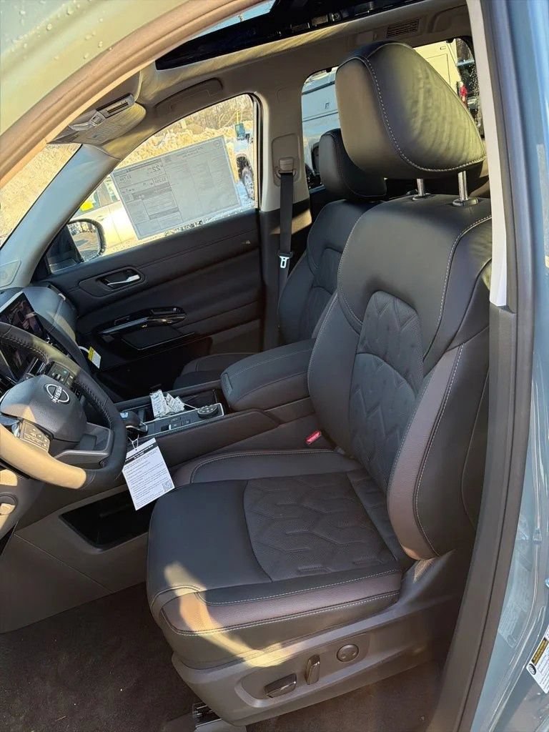 Used 2026 Nissan Pathfinder Platinum w/ Cargo Package AWD/4WD image 17