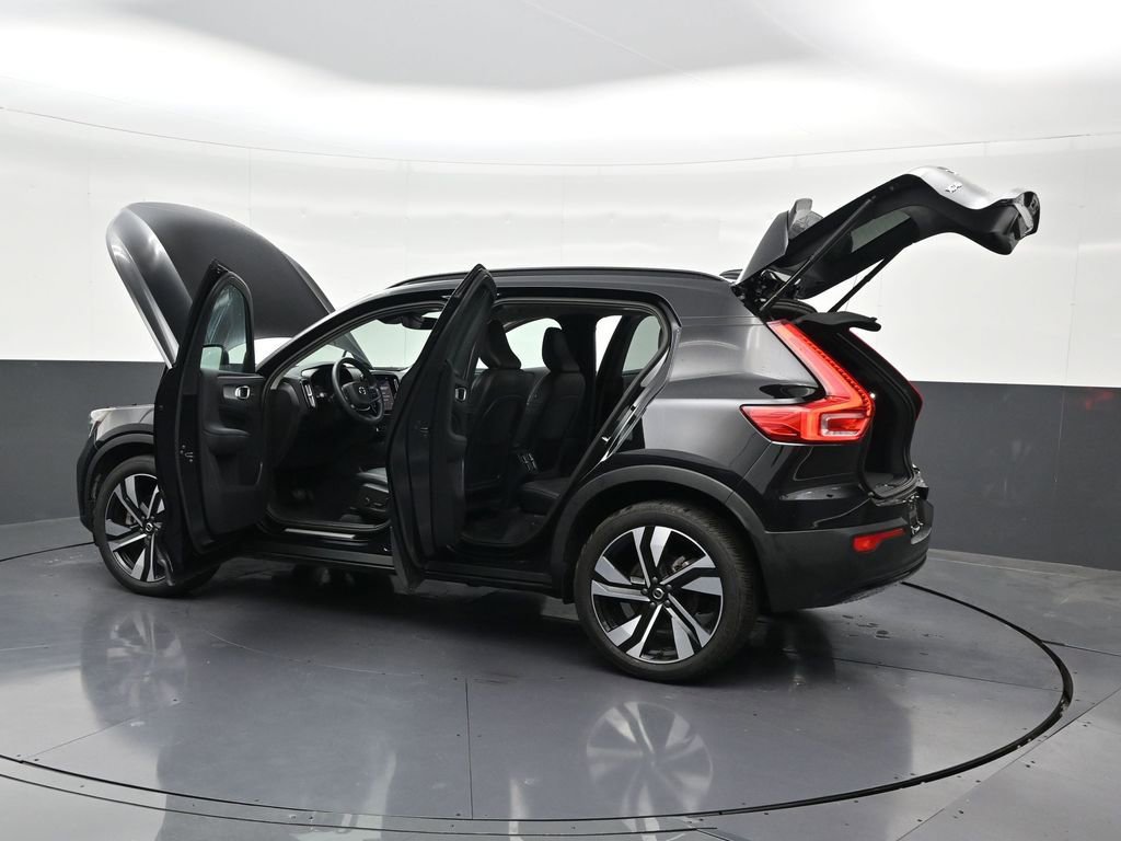 Used 2023 Volvo XC40 B4 Ultimate image 34
