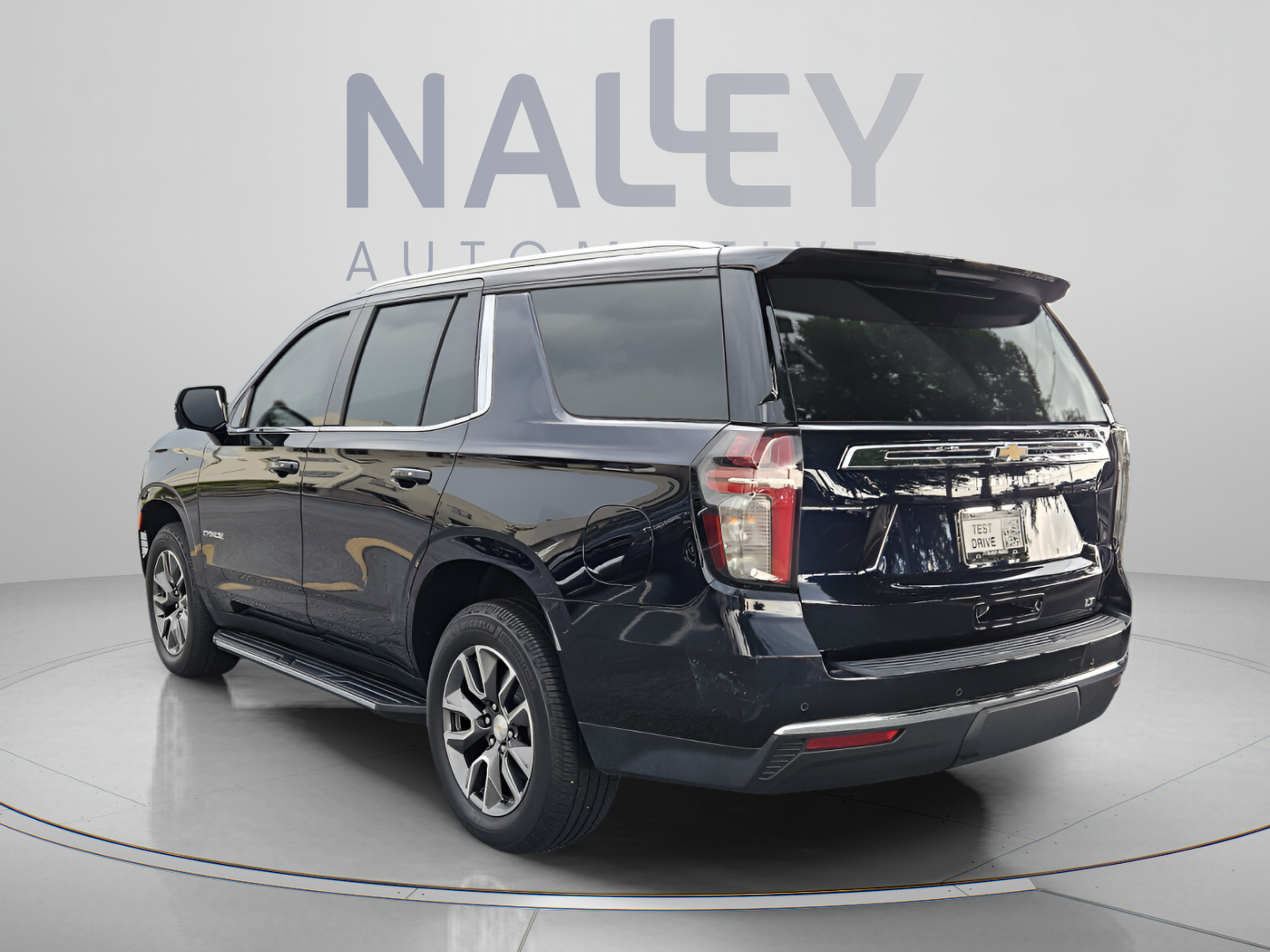 Used 2022 Chevrolet Tahoe LT w/ LT Signature Package RWD image 3