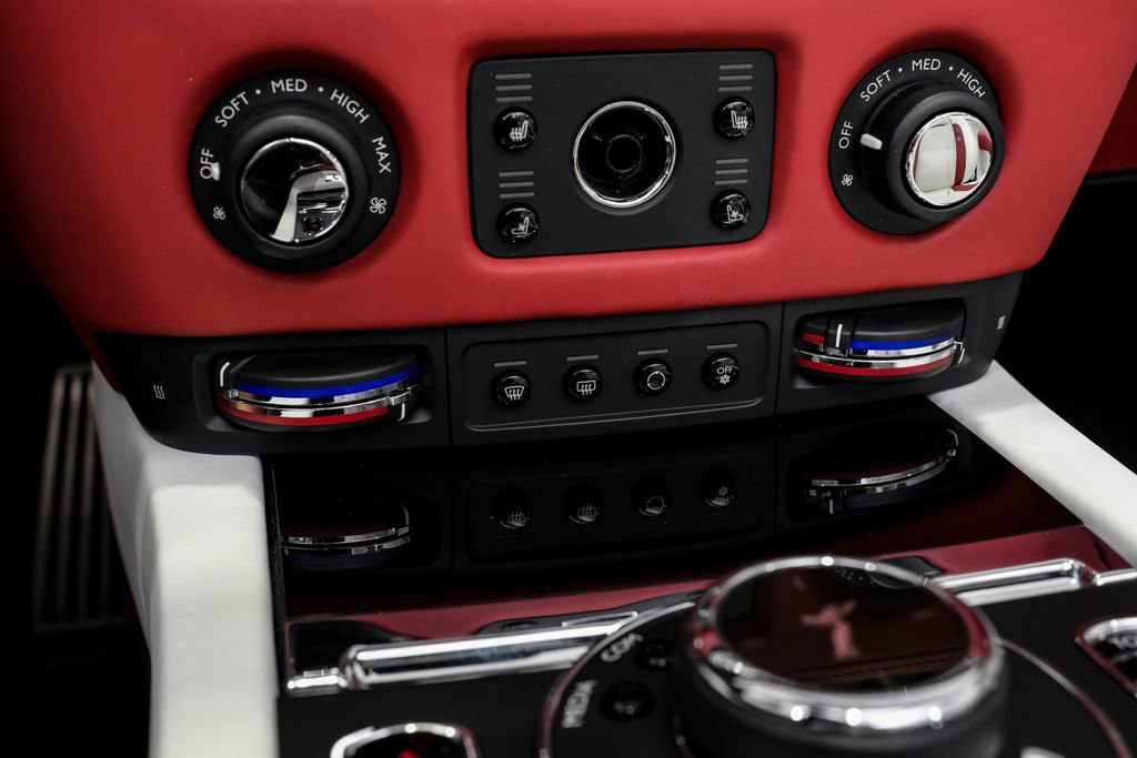 Used 2018 Rolls-Royce Dawn image 31