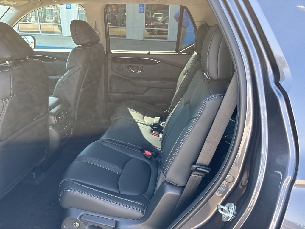 New 2025 Honda Pilot Touring image 19