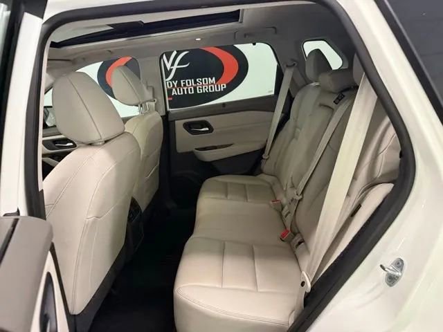 Used 2023 Nissan Rogue SL w/ SL Premium Package image 16