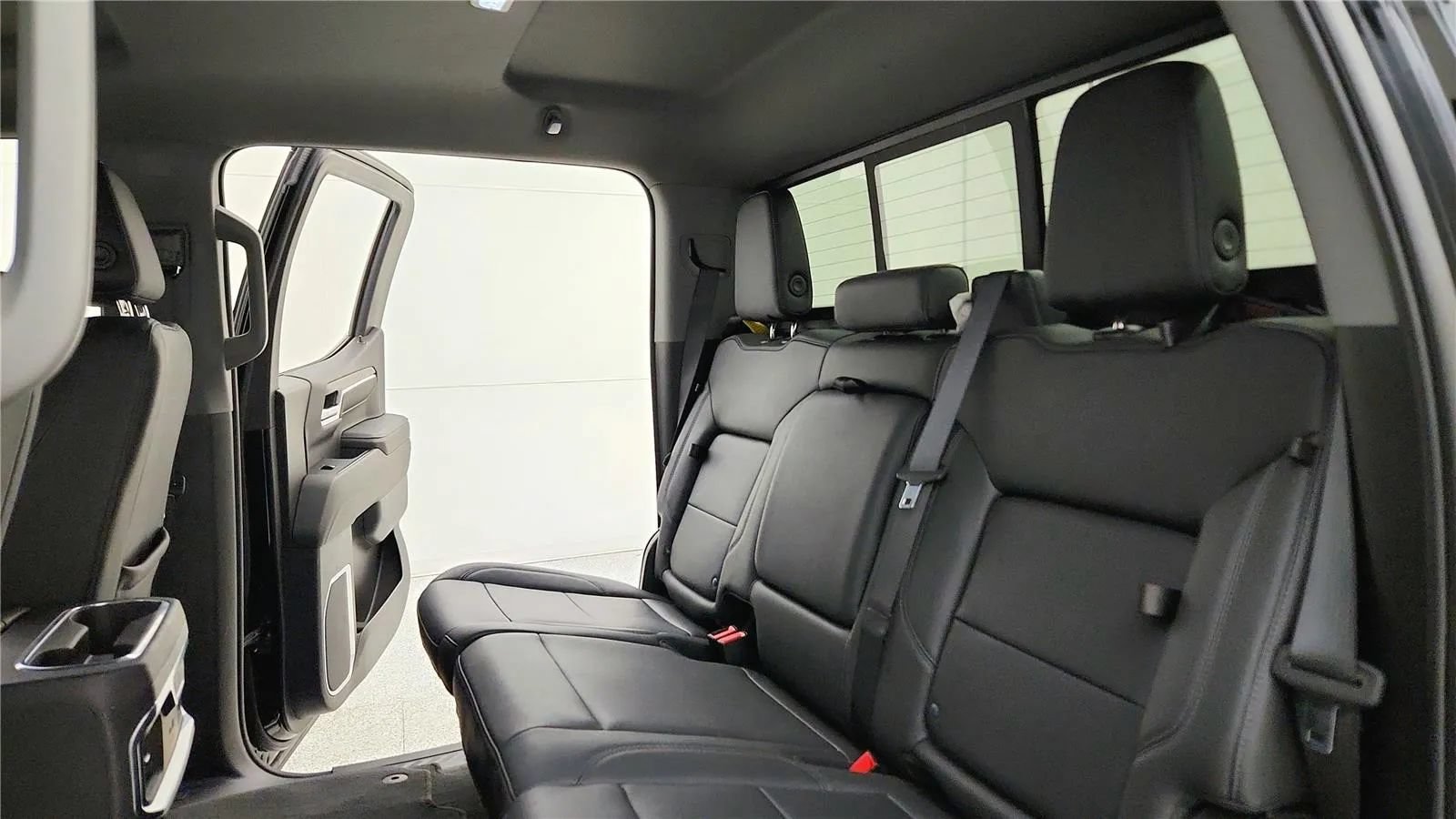 Used 2023 GMC Sierra 1500 SLT w/ SLT Premium Plus Package AWD/4WD image 33