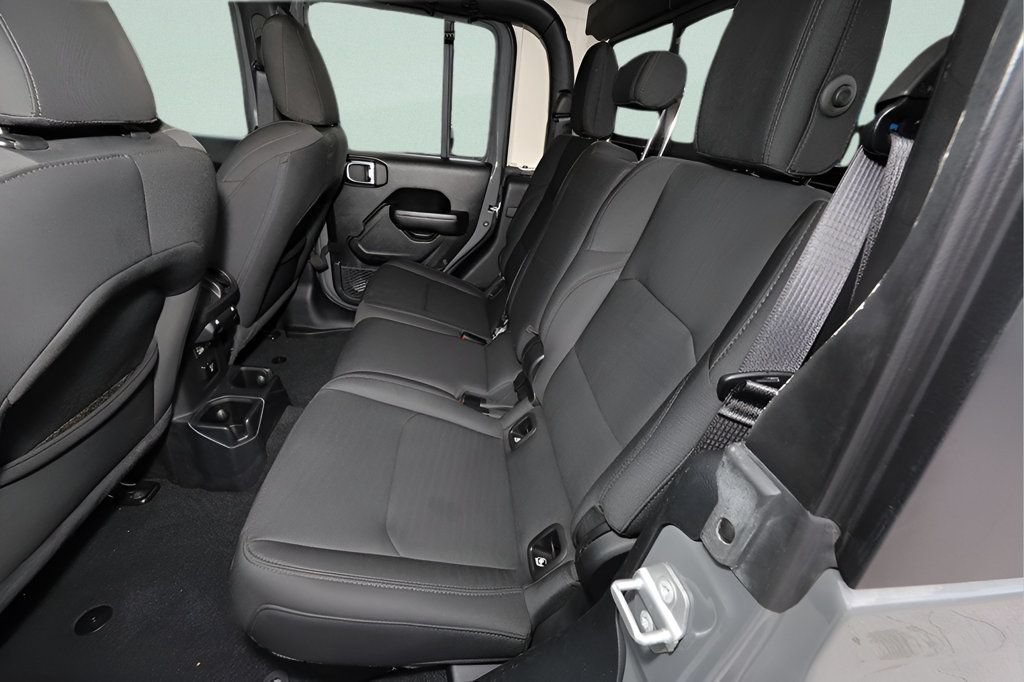 Used 2021 Jeep Gladiator Sport AWD/4WD image 15