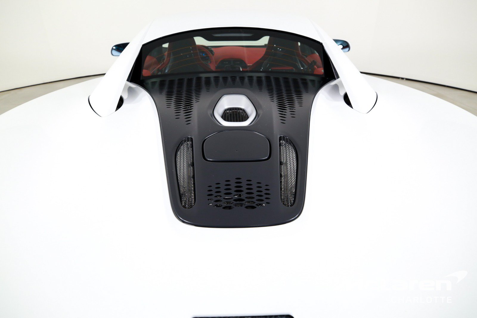 Used 2025 McLaren Artura RWD image 24