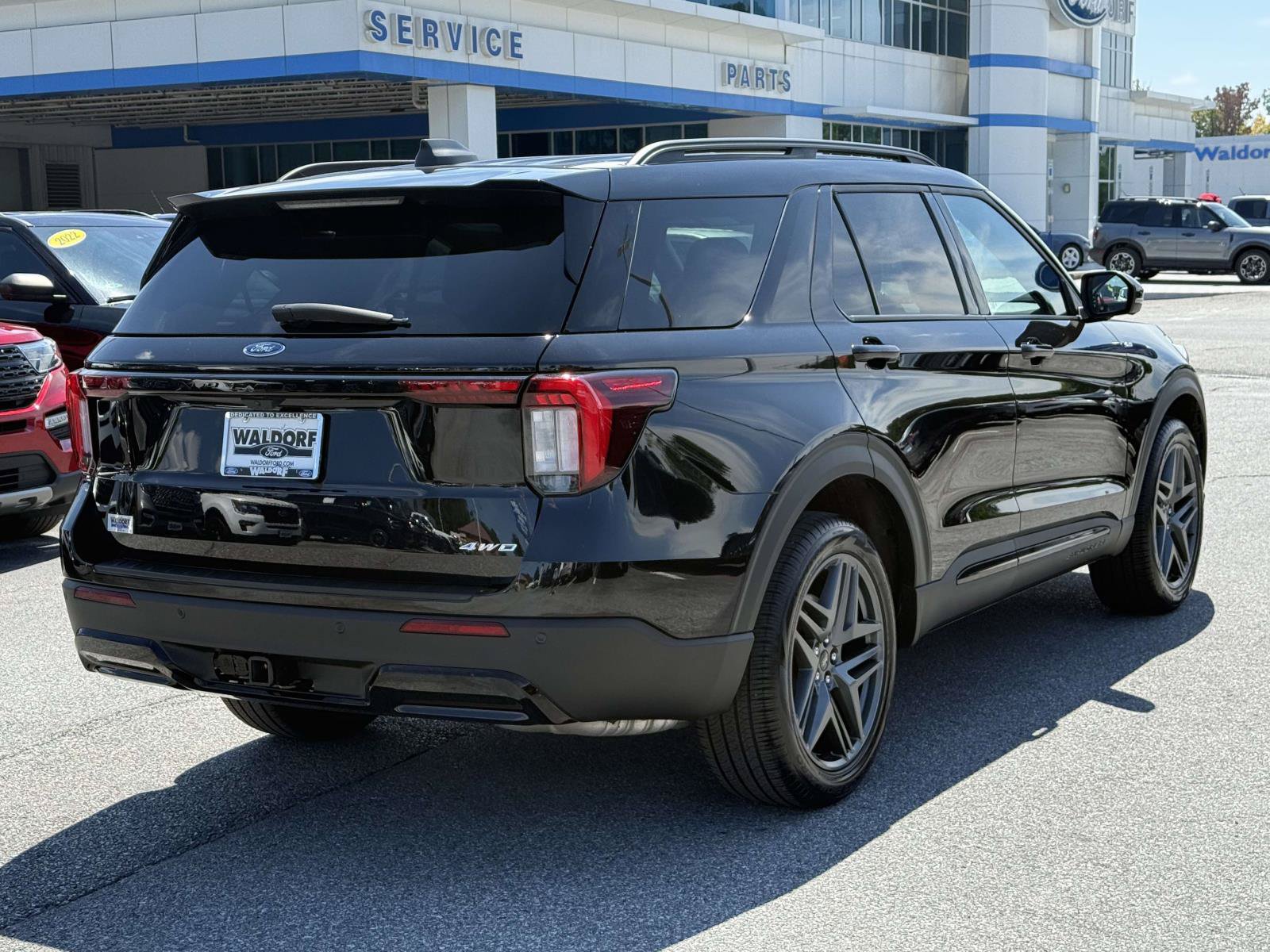 Used 2025 Ford Explorer ST-Line w/ ST-Line Street Pack AWD/4WD image 2