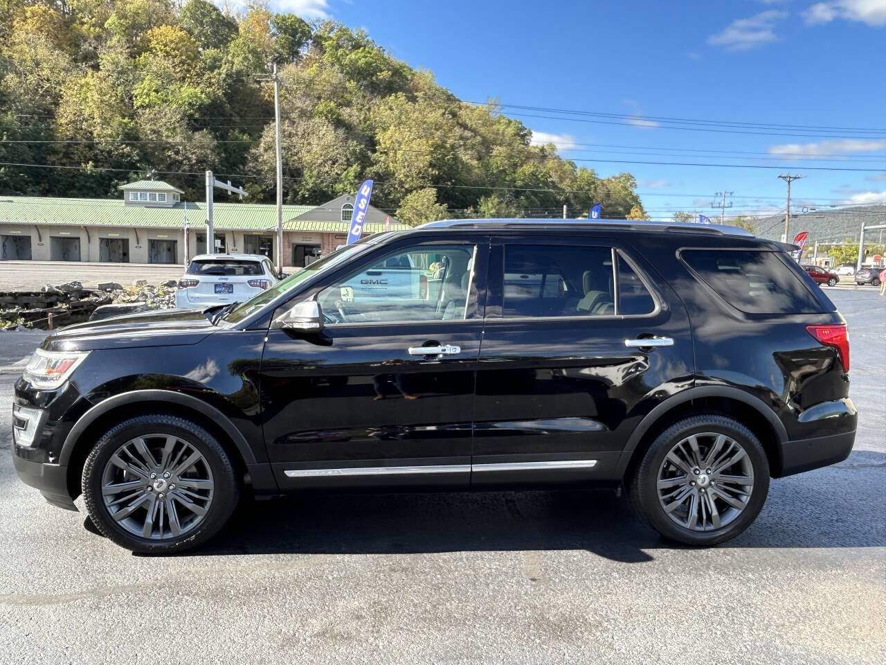 Used 2017 Ford Explorer Platinum image 7