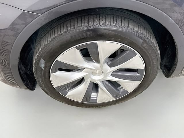 Used 2024 Tesla Model Y Long Range AWD/4WD image 31