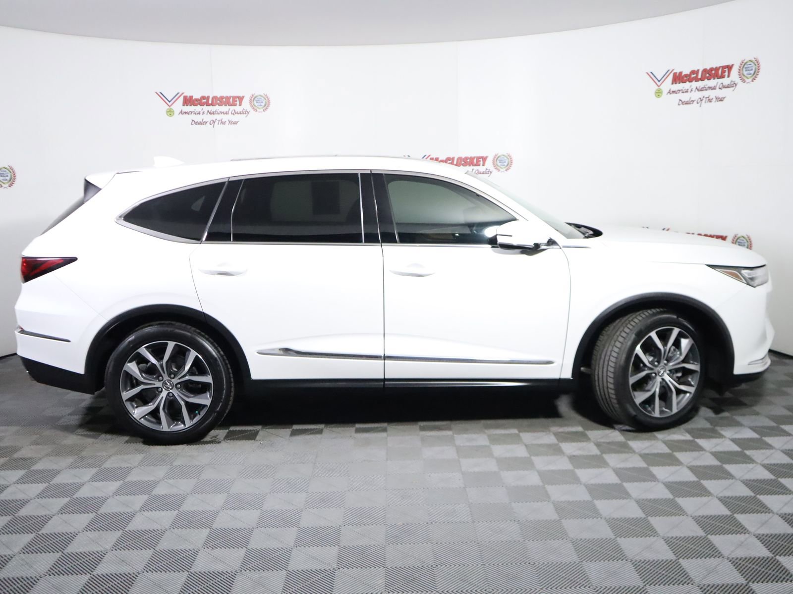Used 2023 Acura MDX SH-AWD w/ Technology Package image 3