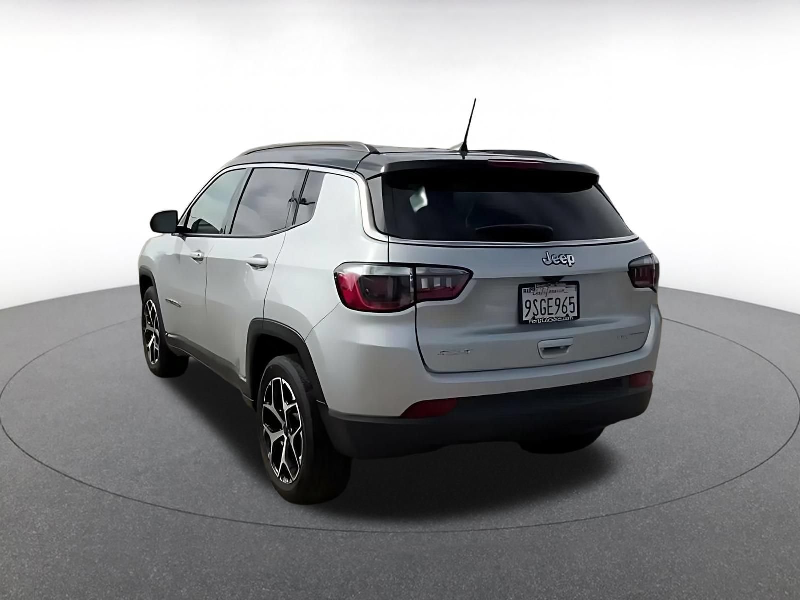 Used 2025 Jeep Compass Limited AWD/4WD image 10