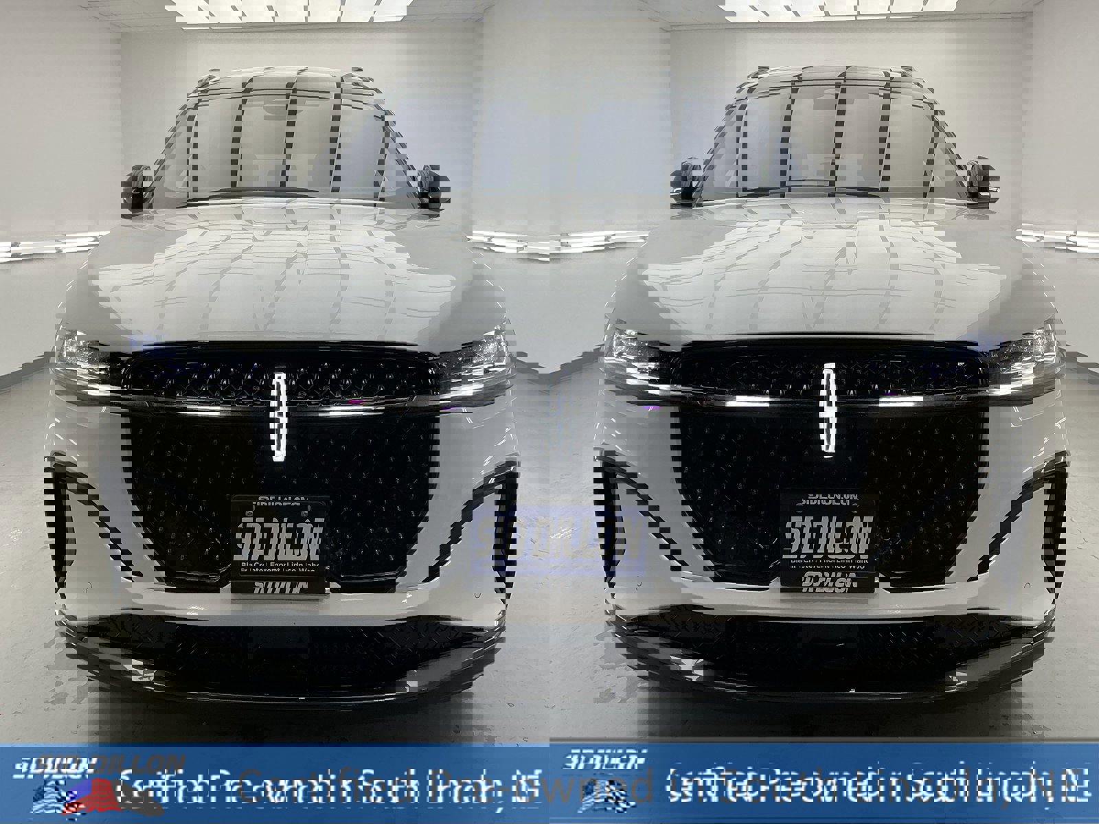 Used 2025 Lincoln Nautilus Reserve w/ Jet Appearance Package image 2