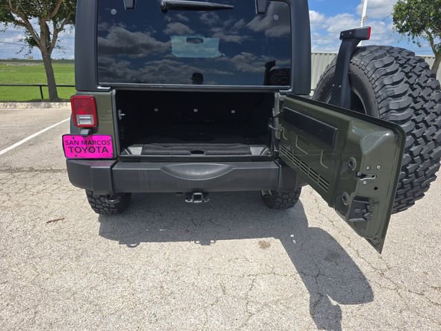 Used 2015 Jeep Wrangler Unlimited Rubicon w/ Connectivity Group AWD/4WD image 13