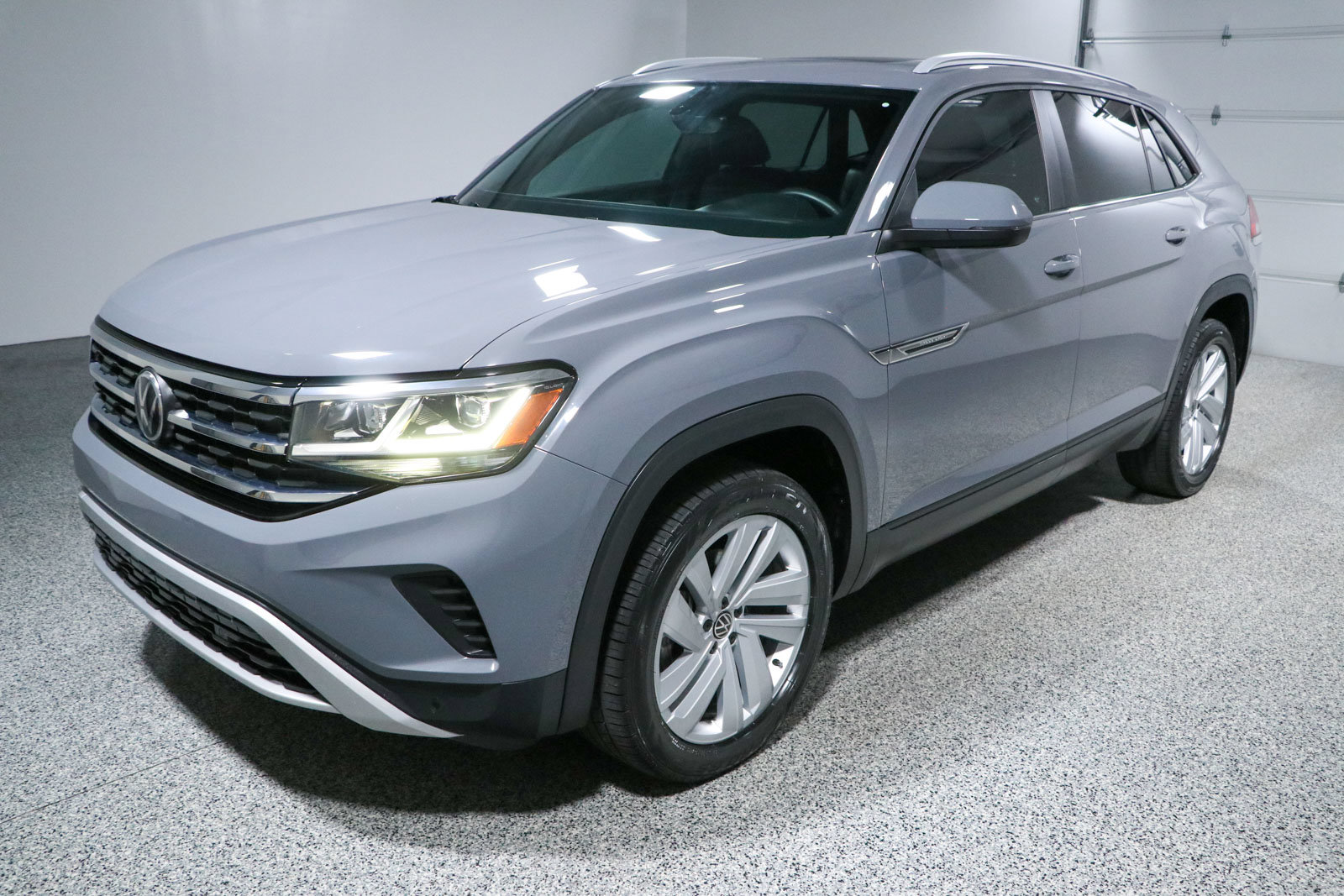Used 2021 Volkswagen Atlas Cross Sport SE w/ Panoramic Sunroof Package FWD image 33