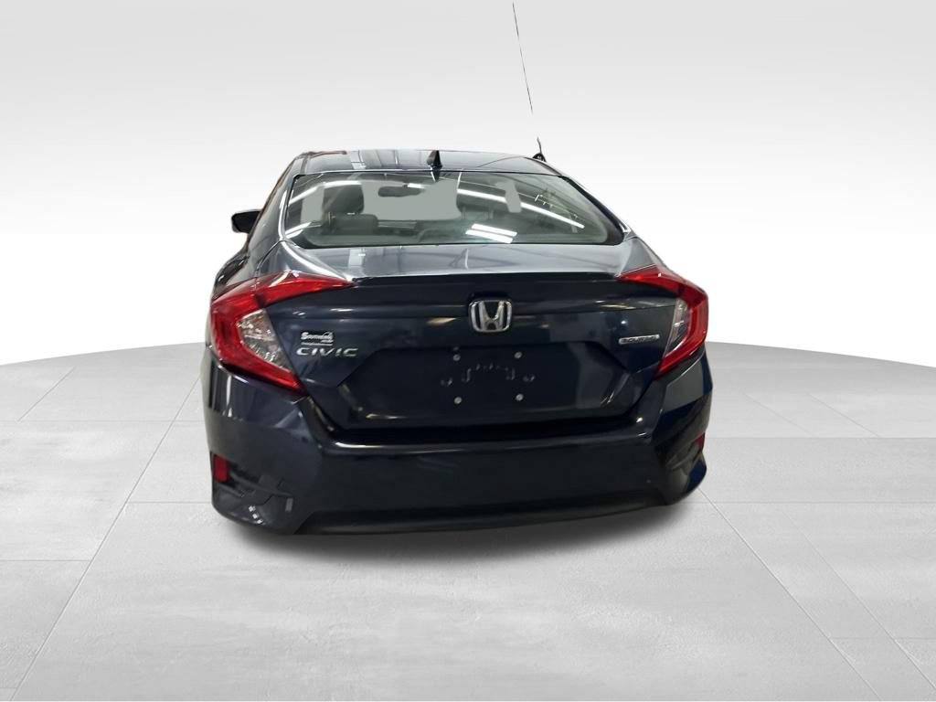 Used 2018 Honda Civic Touring image 4