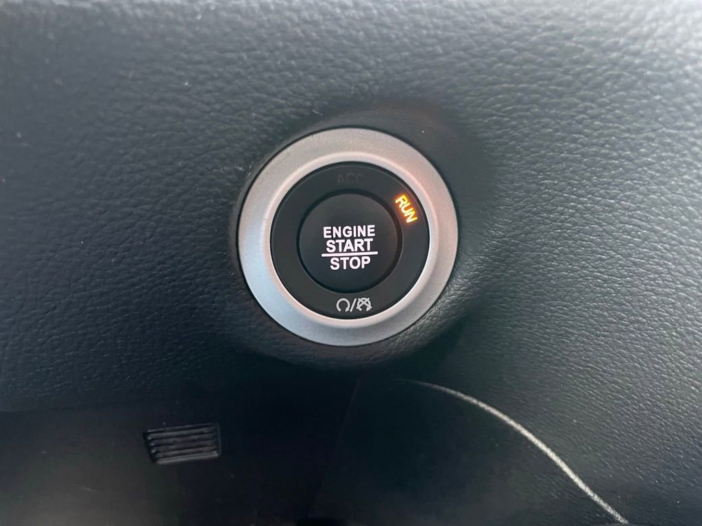 Used 2025 Chrysler Pacifica Limited image 50