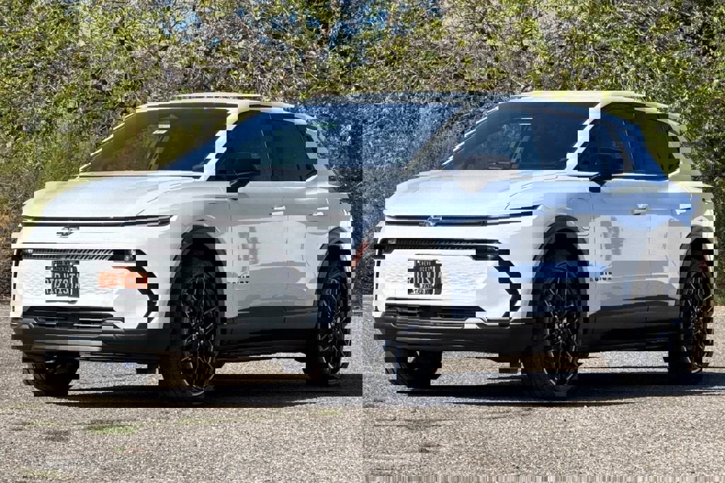 New 2026 Chevrolet Equinox EV LT w/ LPO, Blackout Package image 8