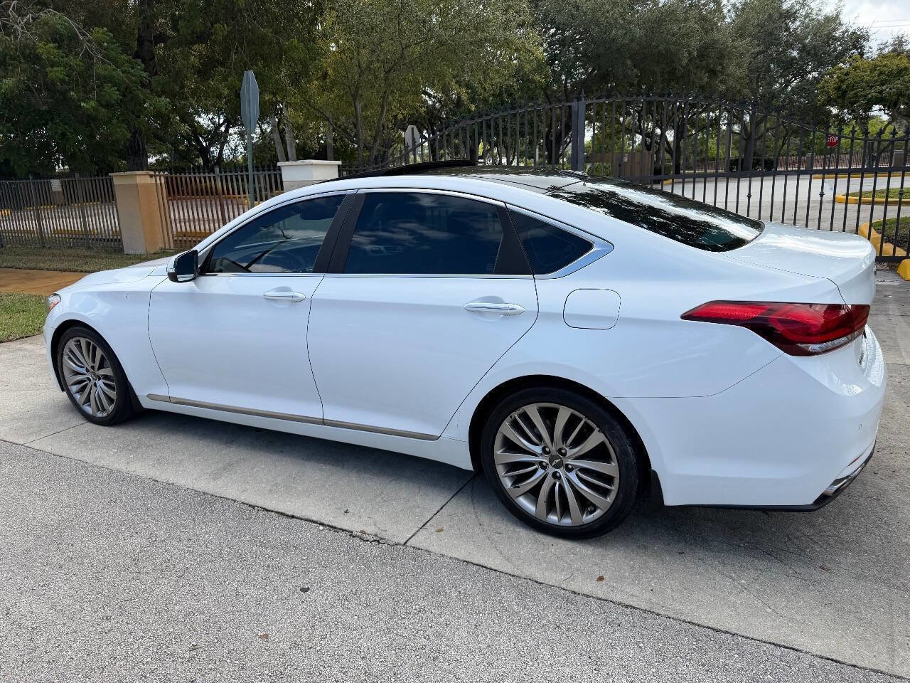 Used 2015 Hyundai Genesis 5.0 image 13
