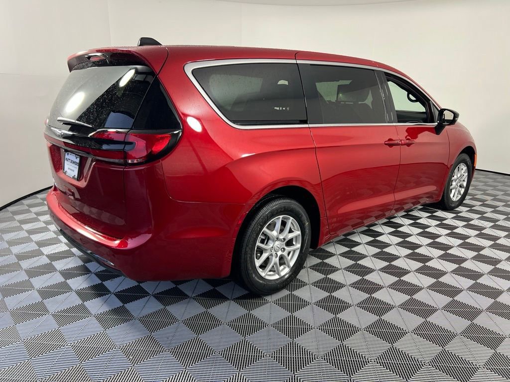 New 2026 Chrysler Pacifica Select image 6