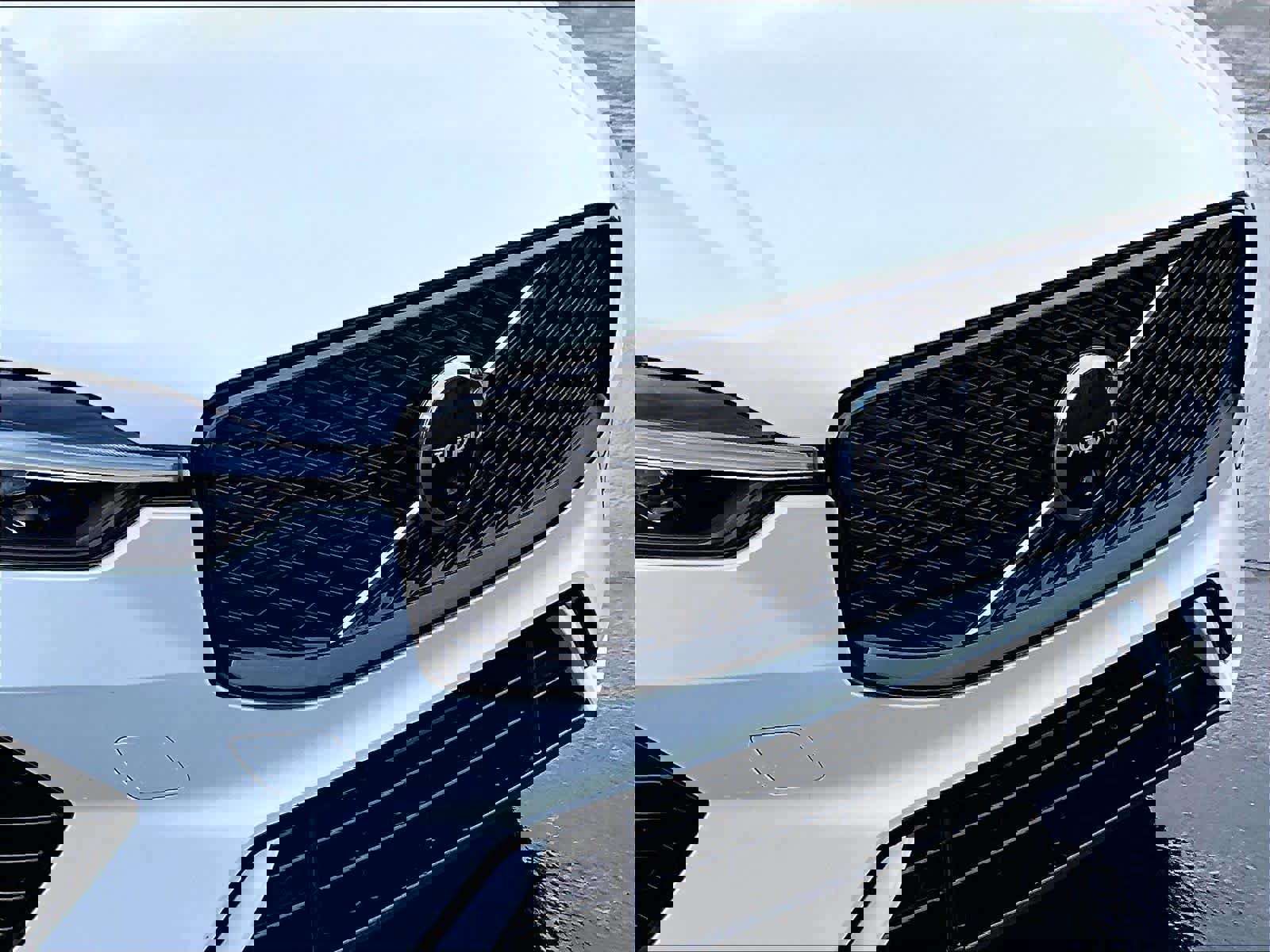 Used 2026 Volvo XC60 T8 Plus w/ Protection Package Premier image 32