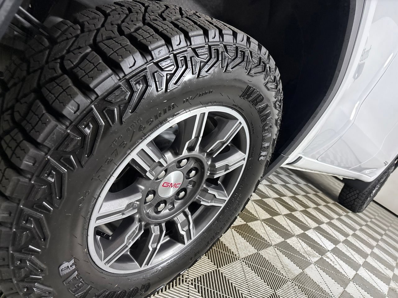 Used 2025 GMC Sierra 1500 AT4 AWD/4WD image 35