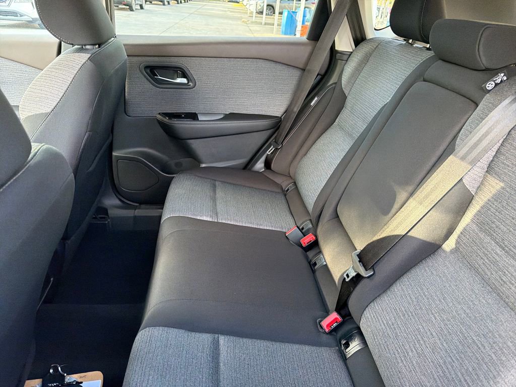 Certified 2023 Nissan Rogue SV FWD image 32