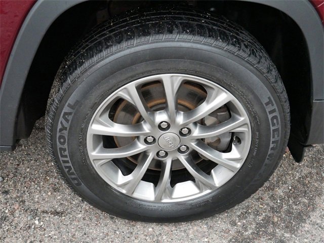 Used 2019 Jeep Cherokee Latitude Plus w/ Cold Weather Group image 7