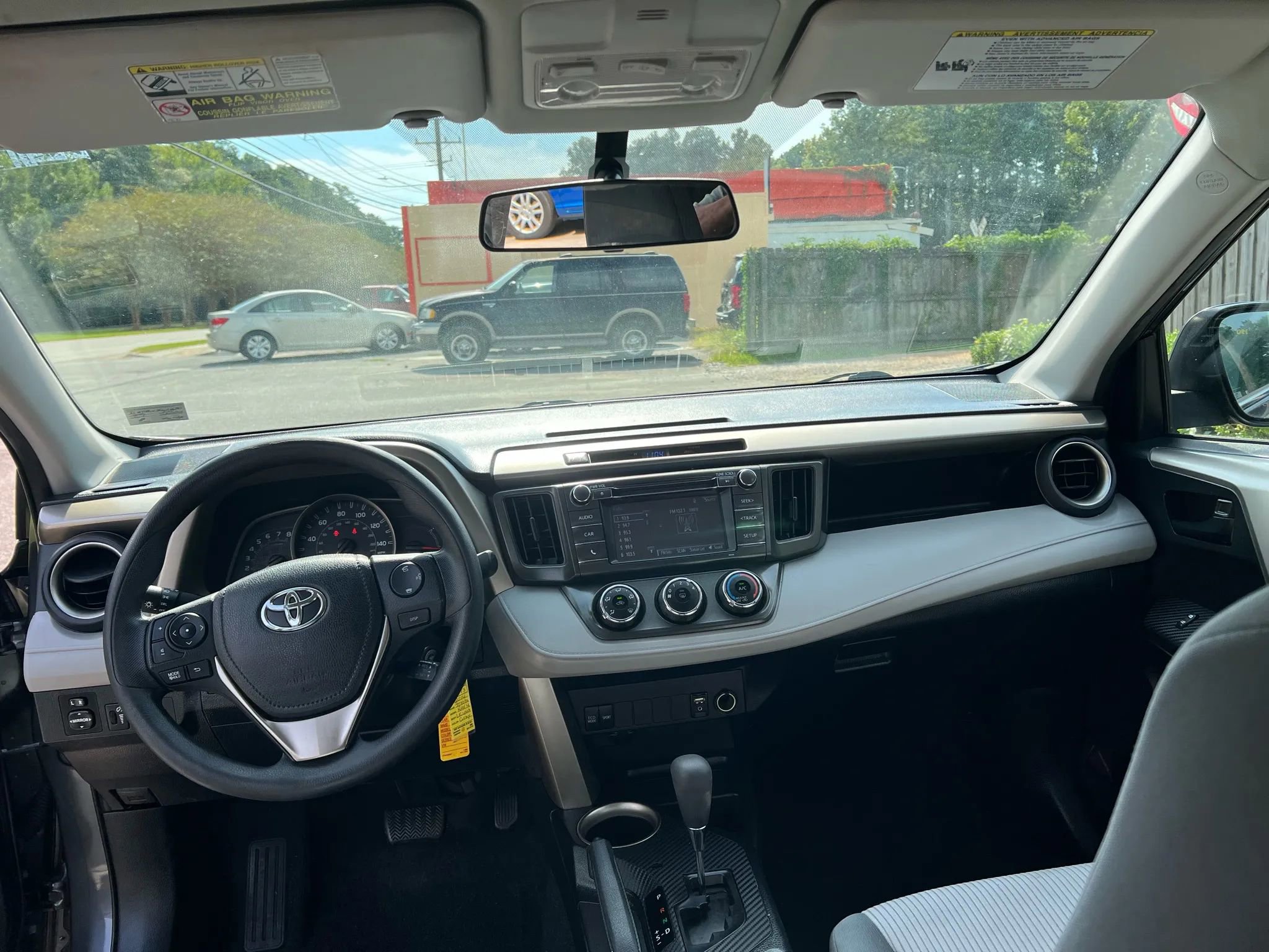 Used 2014 Toyota RAV4 LE image 17