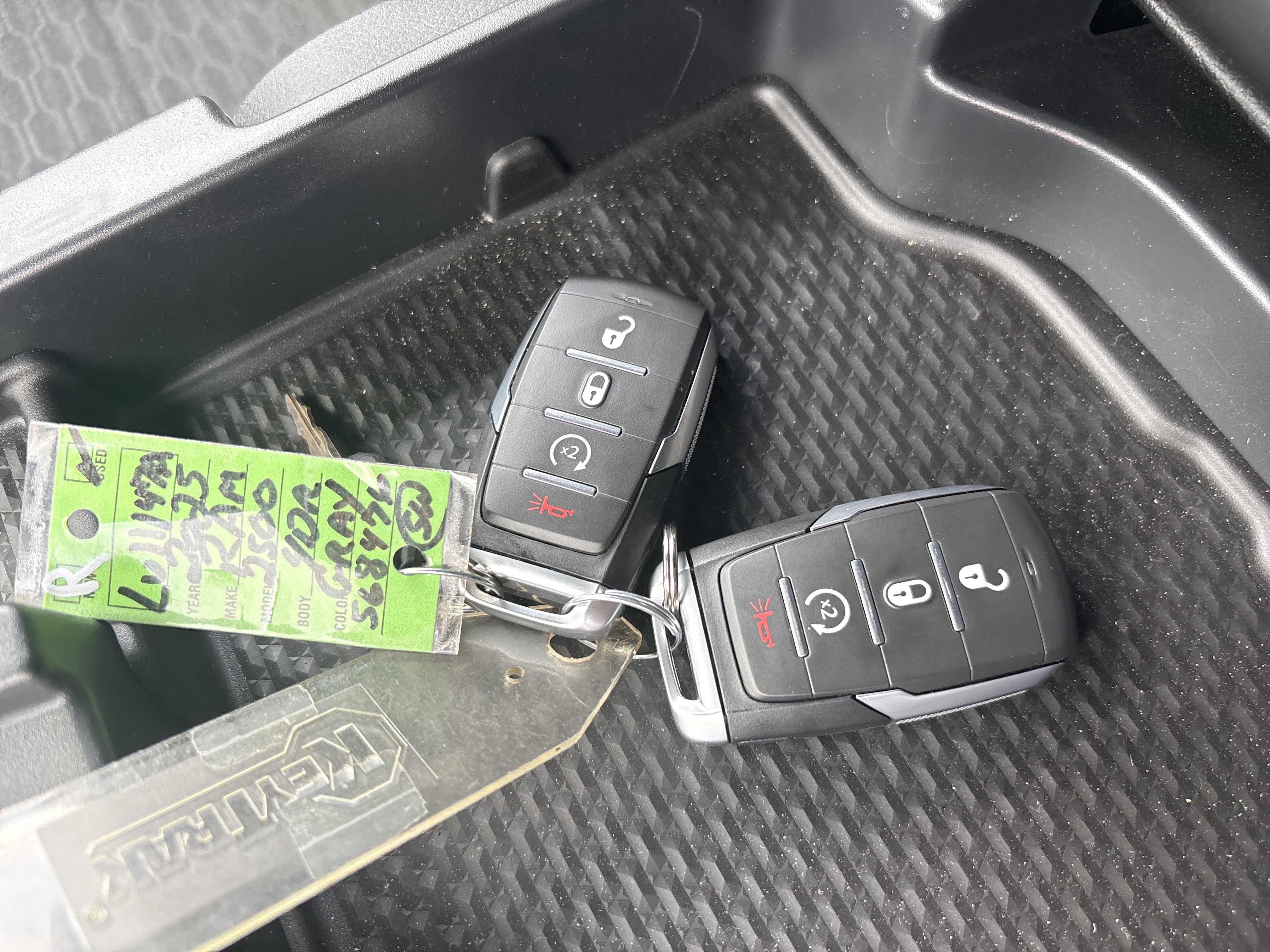 Used 2025 RAM 2500 Big Horn w/ Safety Group image 32