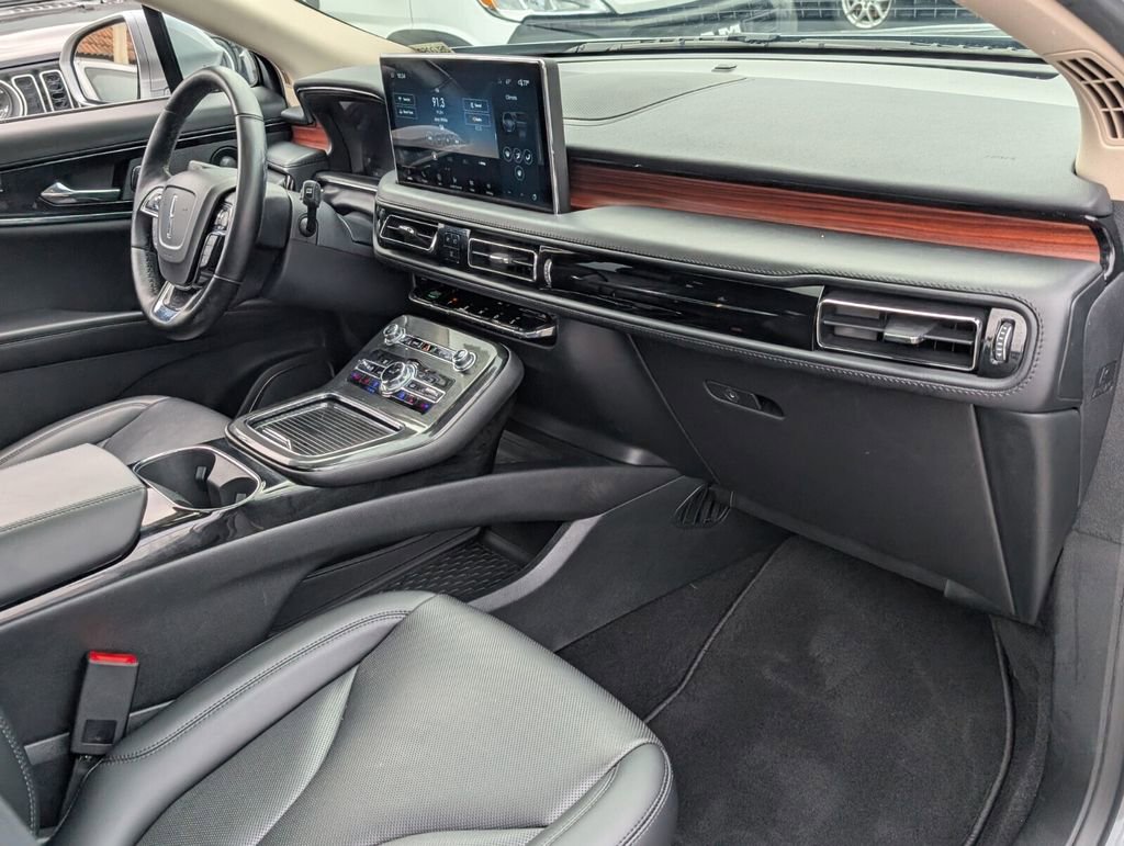 Certified 2022 Lincoln Nautilus Reserve w/ Equipment Group 201A image 17