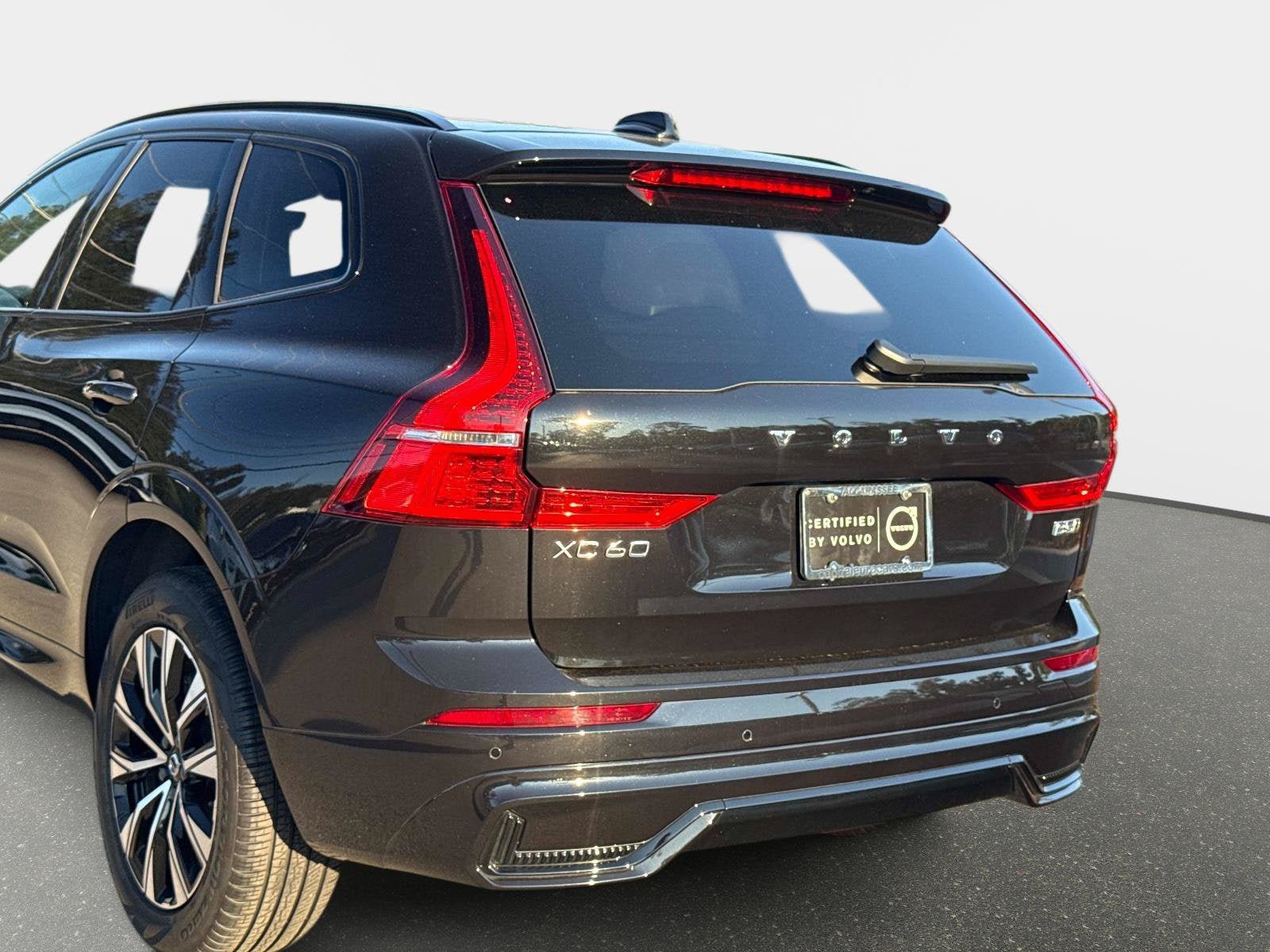 Used 2025 Volvo XC60 B5 Core AWD/4WD image 6