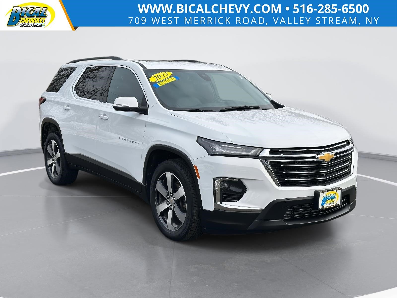 Certified 2023 Chevrolet Traverse LT w/ LT Premium Package AWD/4WD image 1