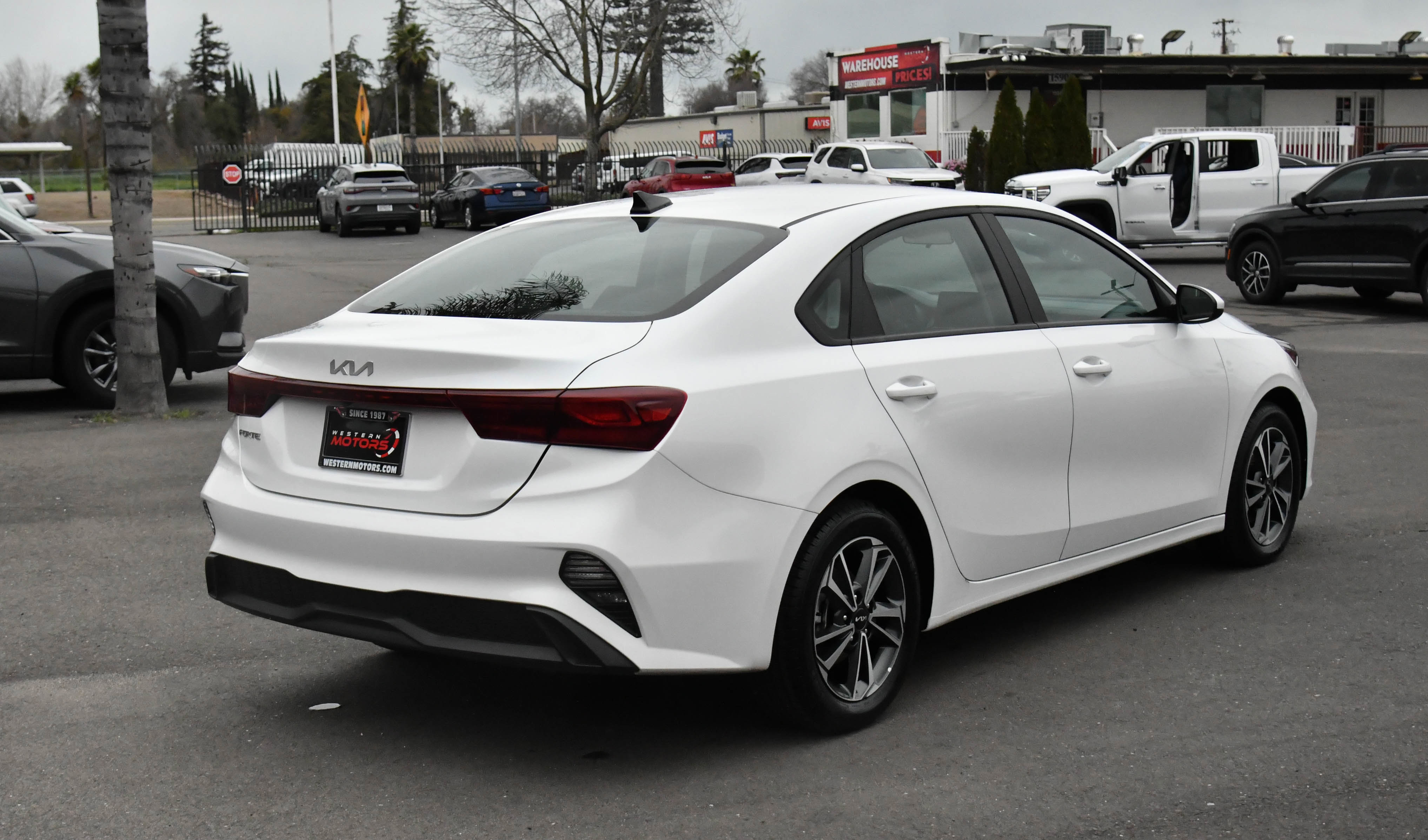 Used 2024 Kia Forte LXS image 8