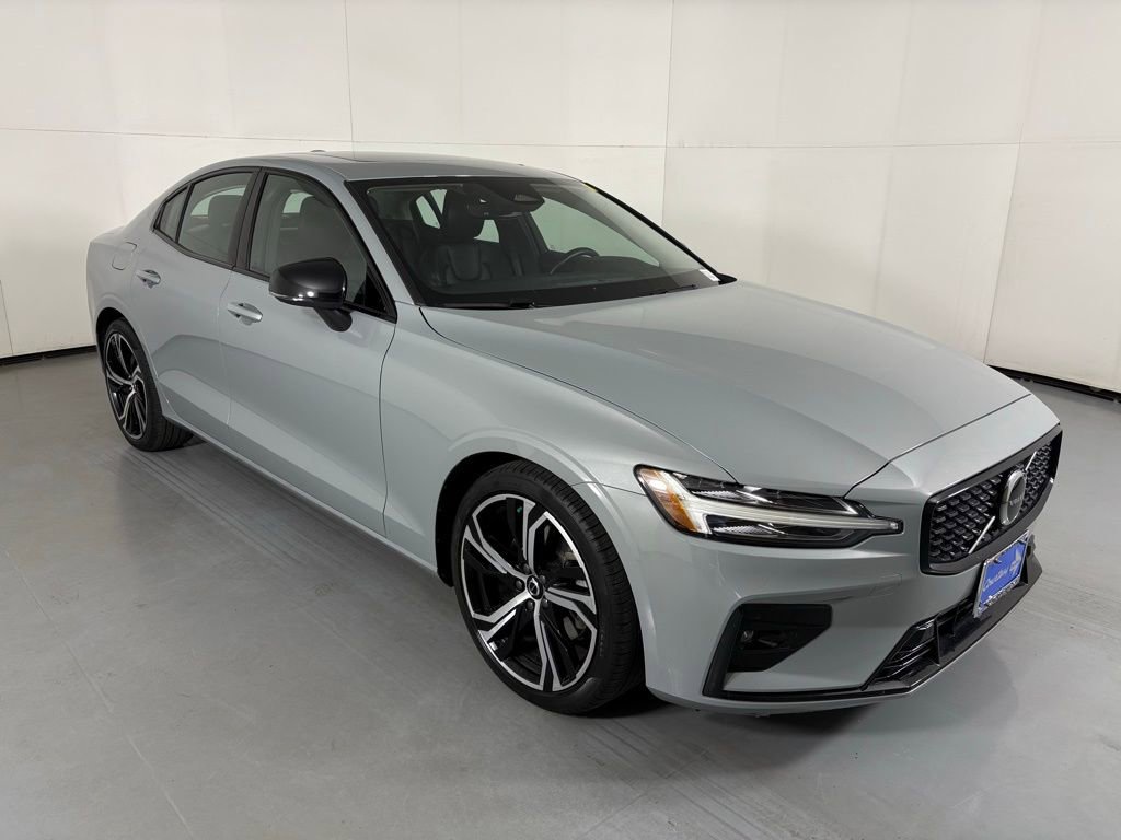 Used 2024 Volvo S60 B5 Core image 2