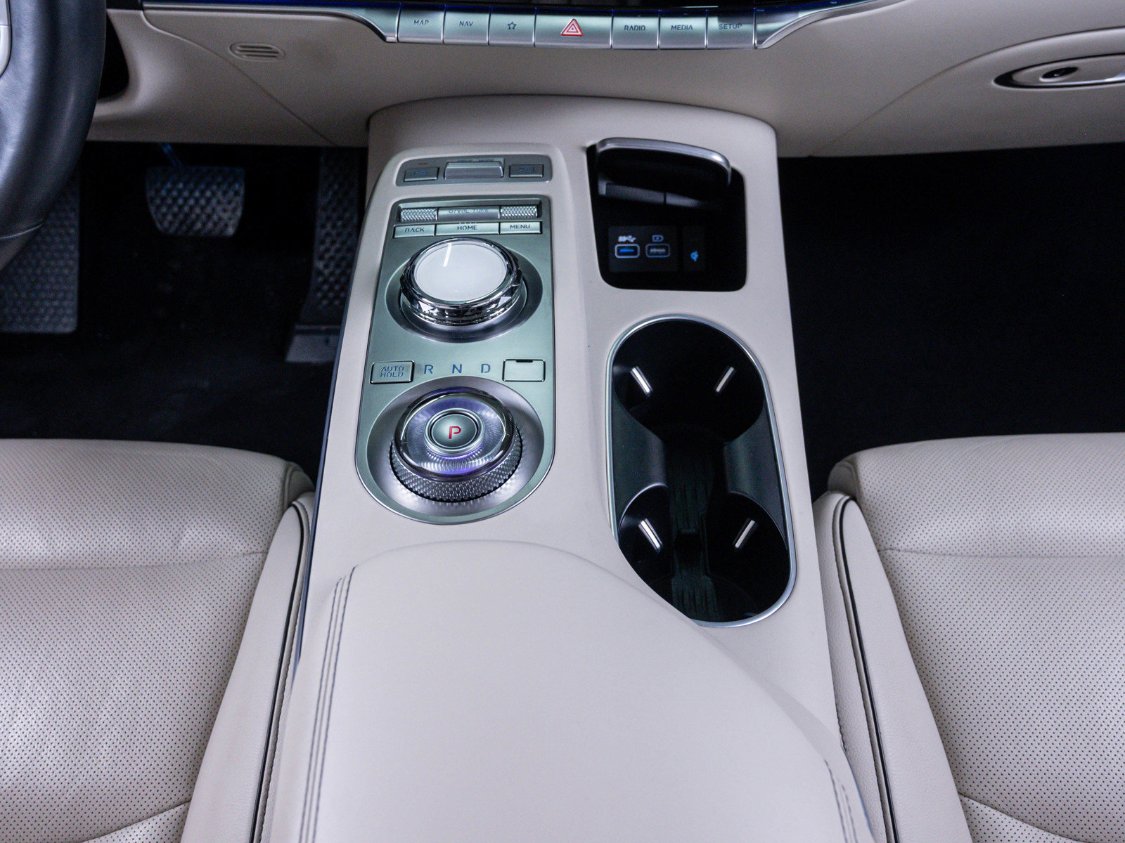 Used 2022 Genesis GV70 2.5T w/ Advanced Package image 29