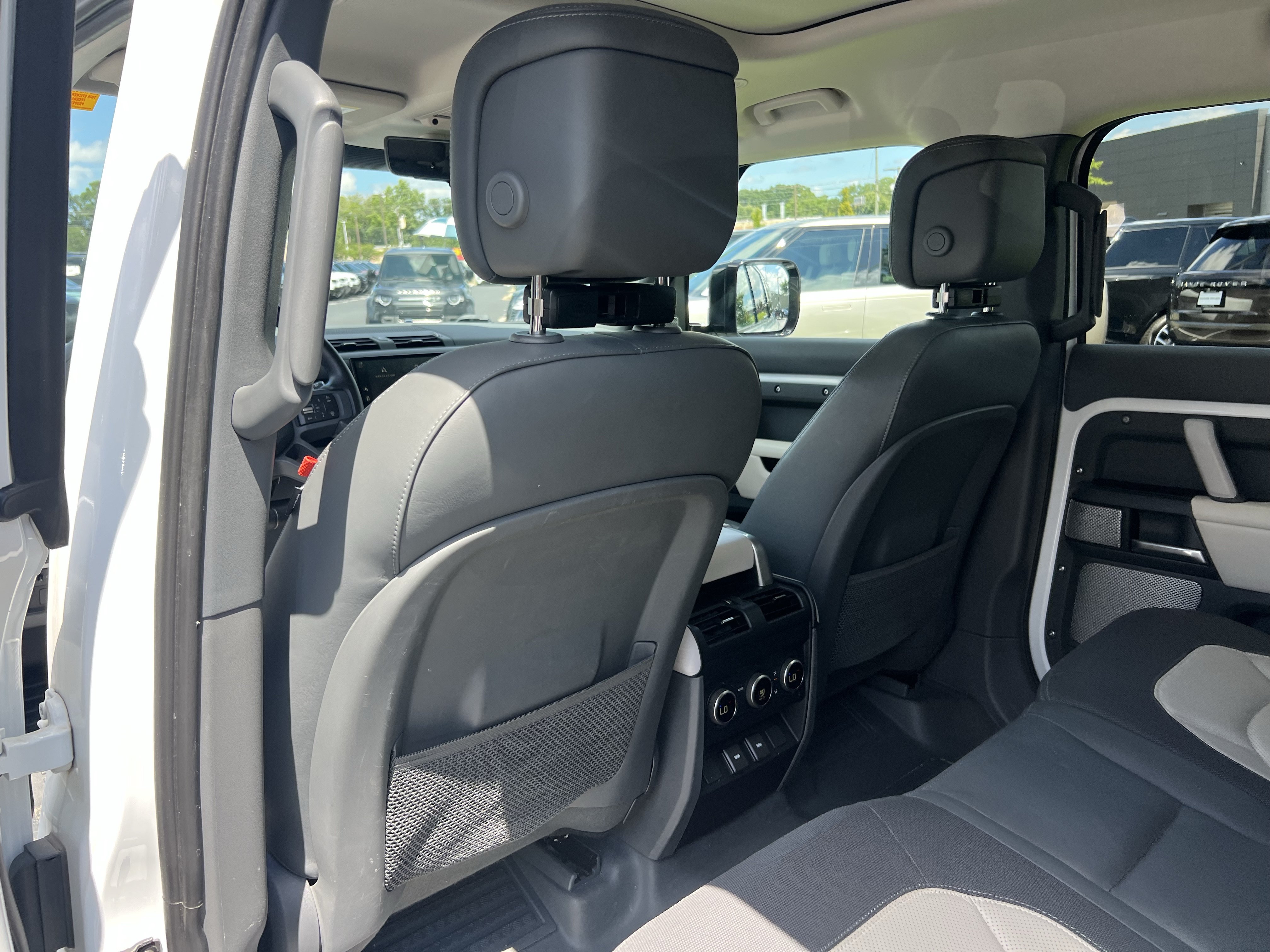 Certified 2024 Land Rover Defender 130 X-Dynamic SE AWD/4WD image 33