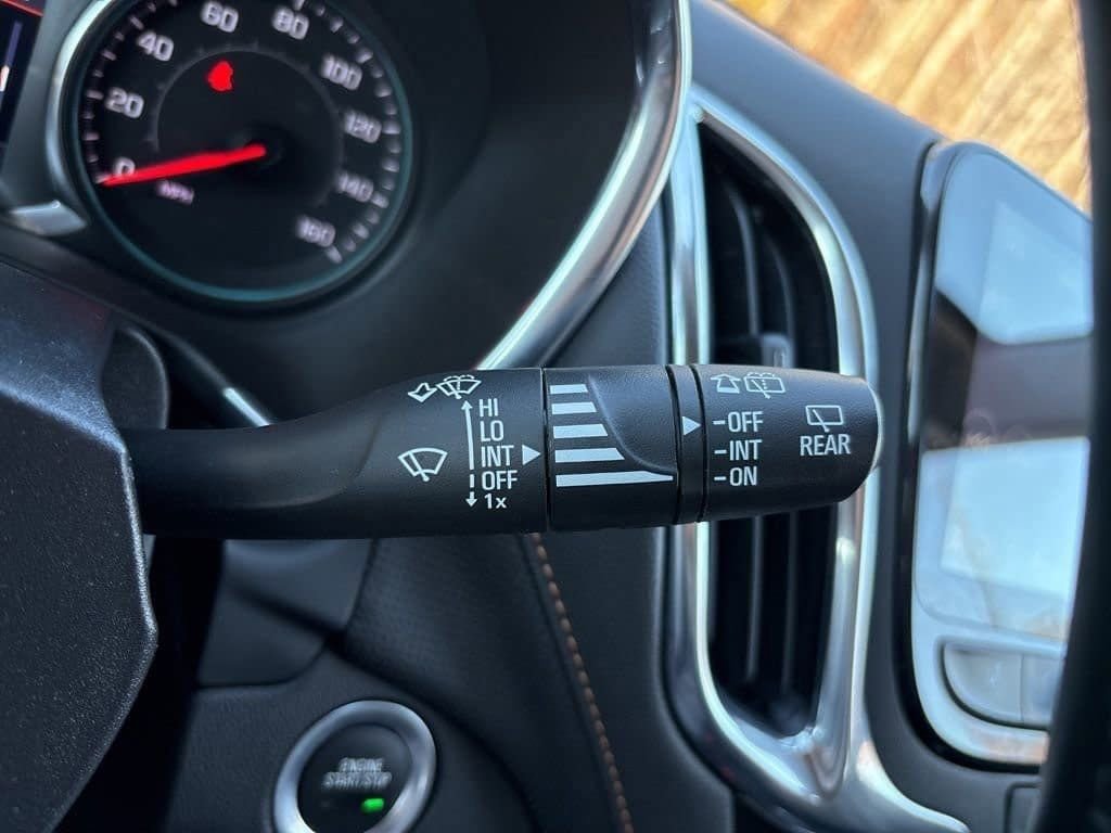 Used 2023 Chevrolet Equinox Premier image 24