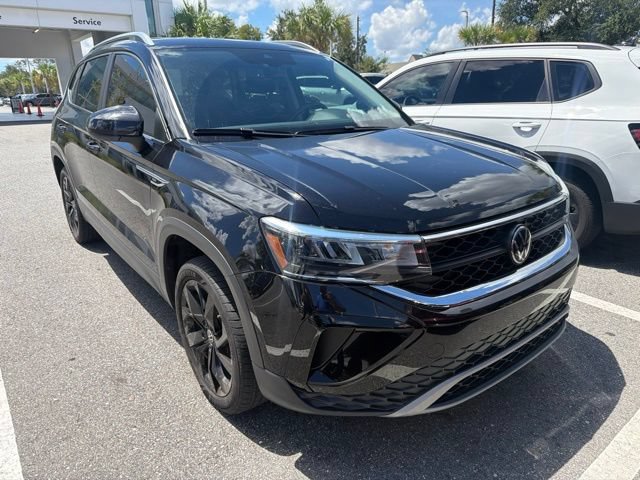 Certified 2023 Volkswagen Taos SE w/ Panoramic Sunroof Package FWD image 5