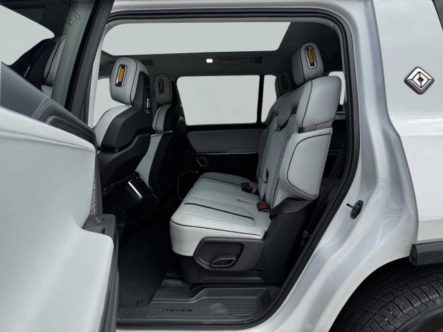 Used 2024 Rivian R1S Adventure image 37