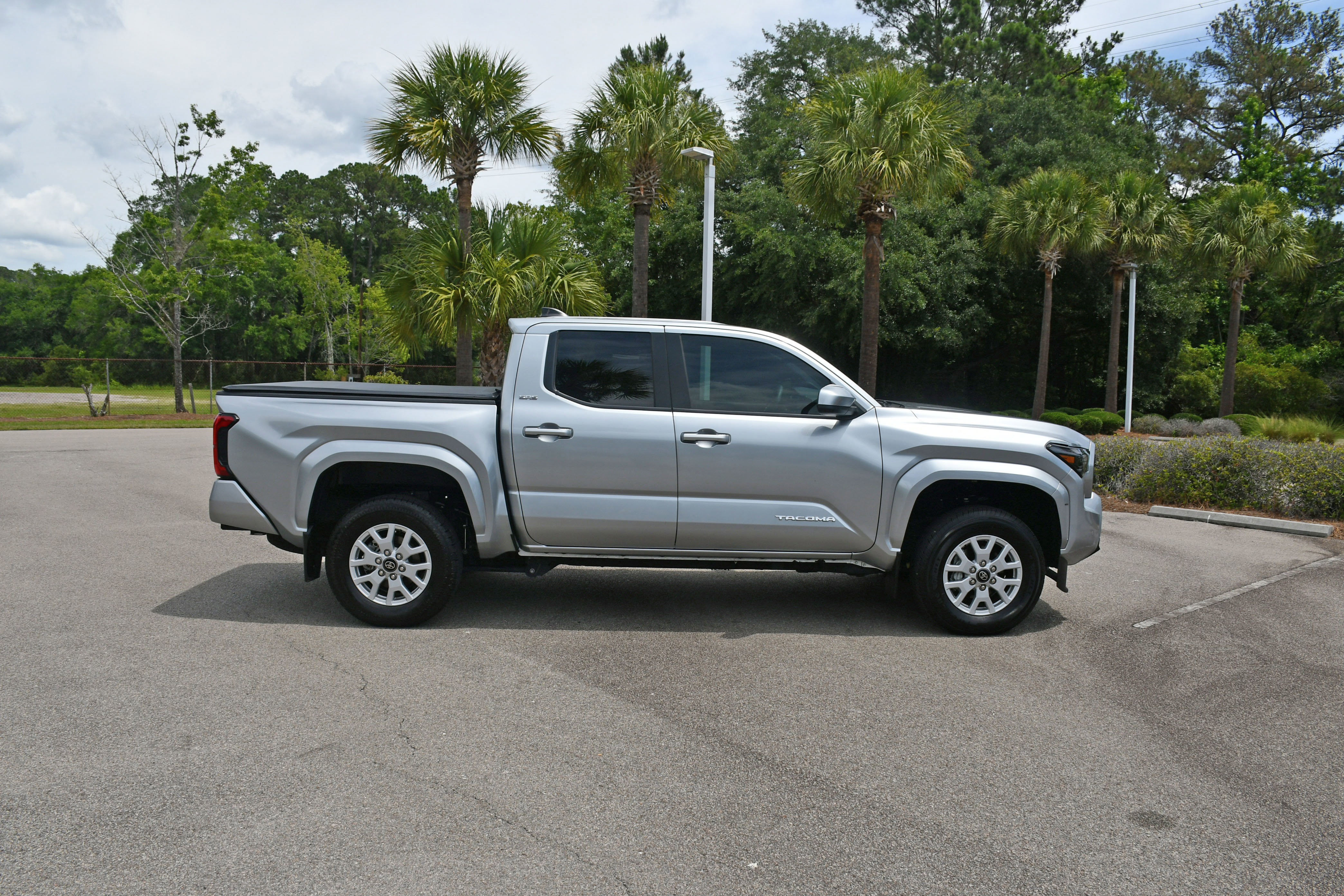 Certified 2024 Toyota Tacoma SR5 AWD/4WD image 2